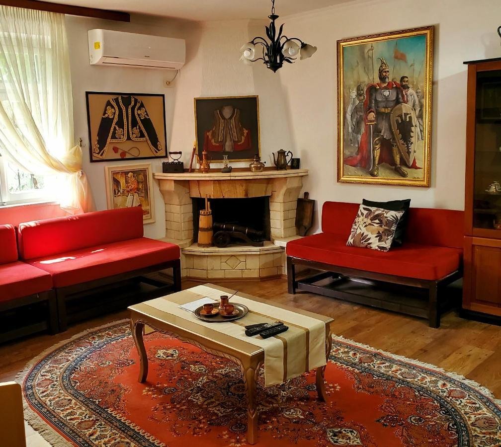 Unique Traditional House, Hosted By J&G Tiranë Eksteriør bilde