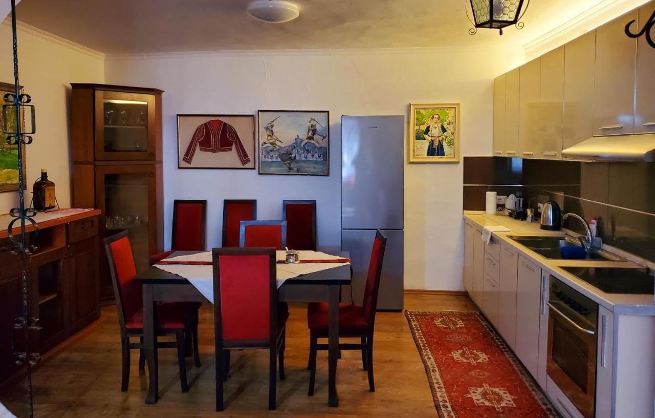 Unique Traditional House, Hosted By J&G Tiranë Eksteriør bilde