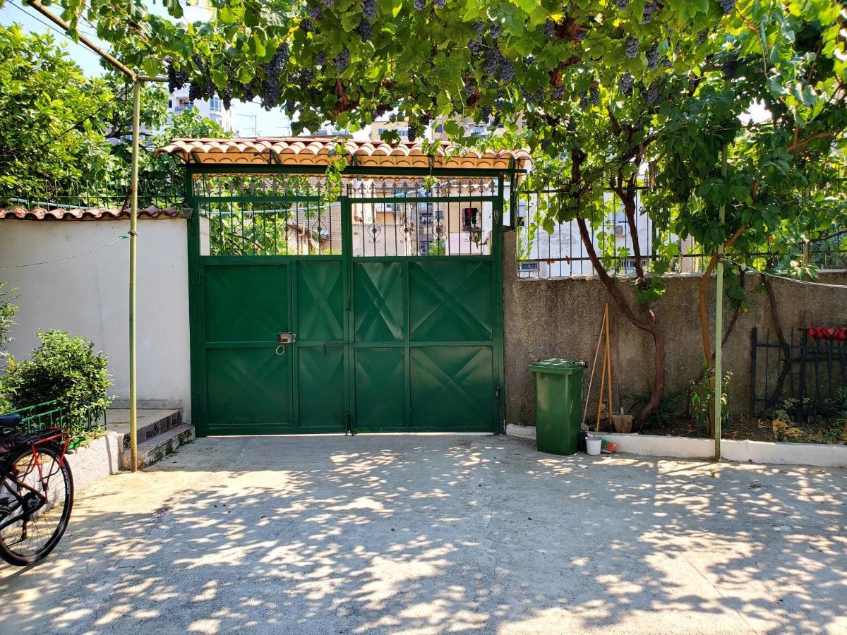 Unique Traditional House, Hosted By J&G Tiranë Eksteriør bilde